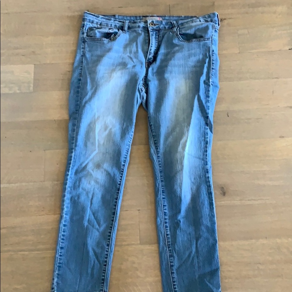 Light wash skinny jeans